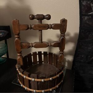 Vintage Wishing Well Nut Bowl - Built In Cracker